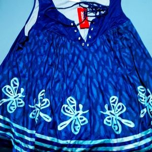 Sleeveless blue polyester shirt